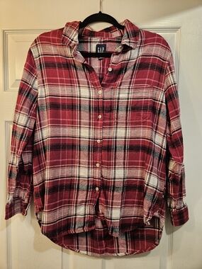 GAP Red Plaid Button-Up Long Sleeve Shirt
